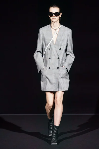 Look 17